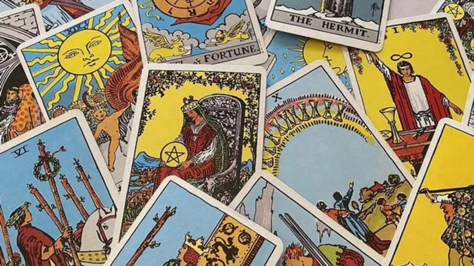 Tarot açılımlarını öğreten iyi bir kaynak önerebilir misiniz?