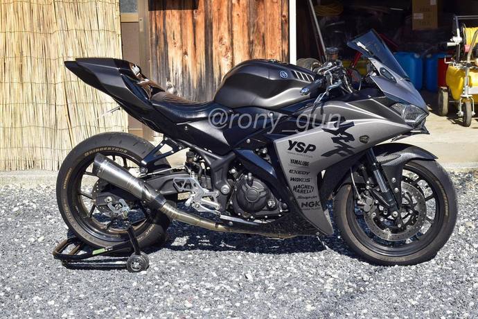 Hangi sticker seti daha güzel duruyor motorda?