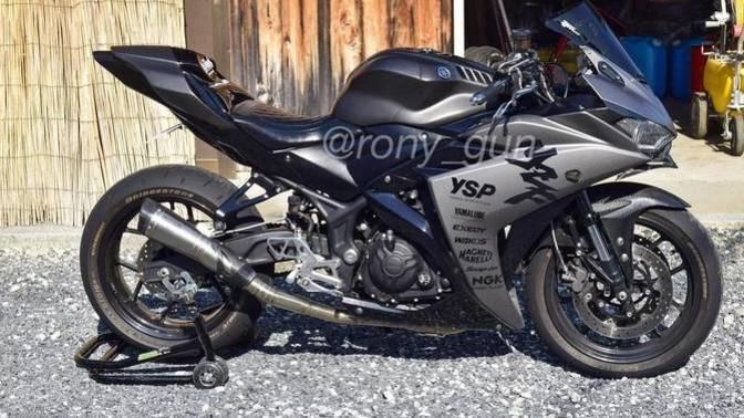 Hangi sticker seti daha güzel duruyor motorda?