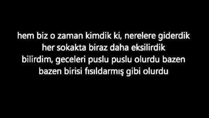 İnsan aklındakilerle gündüzleri, yüreğindekiyle geceleri uğraşıyormuş! Peki sizi gecelerde dinlemeye iten özel bir şiir var mı?