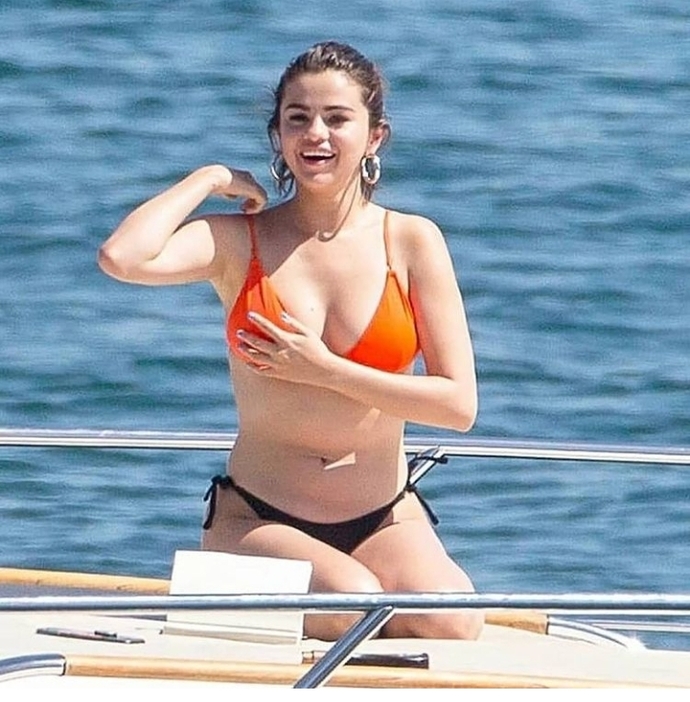 Selena Gomez sizce kilolu bir kadın mı?
