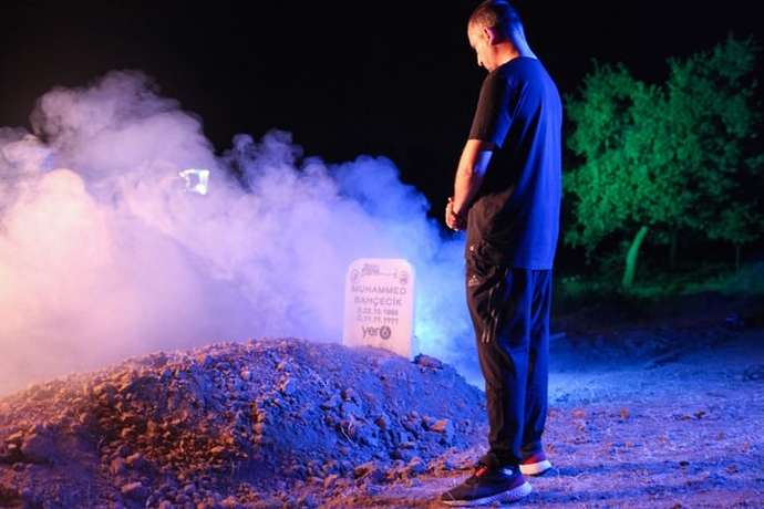Beğeni uğruna diri diri gömüldü: Başında dua okundu, ambulans hazır bekletildi. Toplum neden bu kadar çılgın olmaya başladı?