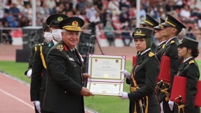 Türk Silahlı Kuvvetlerindeki bu ilk hakkında ne düşünüyorsunuz?