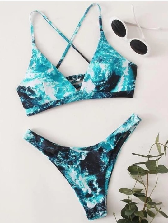 Bikini de deniz dalgası olmalı mı?