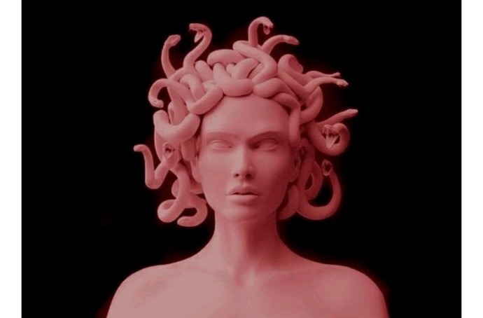 Saçlarınızın Medusa gibi olmasını ister miydiniz?