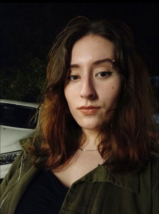 Yine gereksiz bir soru vakti hdhd sizce Mona Lisa ya benziyor muyum. d?