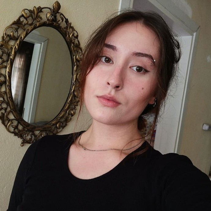 Yine gereksiz bir soru vakti hdhd sizce Mona Lisa ya benziyor muyum. d?