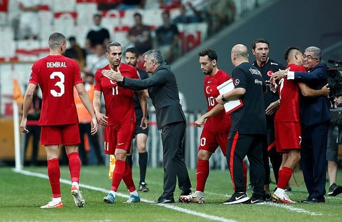 2022 FIFA Dünya Kupası Avrupa elemelerinde Türkiye - Karadağ ile 90+6da yediği golle 2-2 berabere kaldı! Maçı nasıl buldunuz?