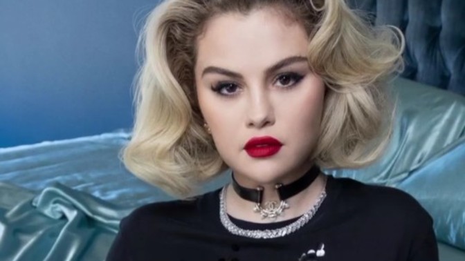 Selena Gomez gibi 1950 dönem saçı kullanabilir misiniz?