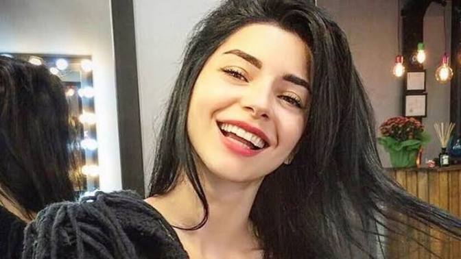 Arkadaşlar Merve bolugurmu güzel eda ecemi hande erçel mi?