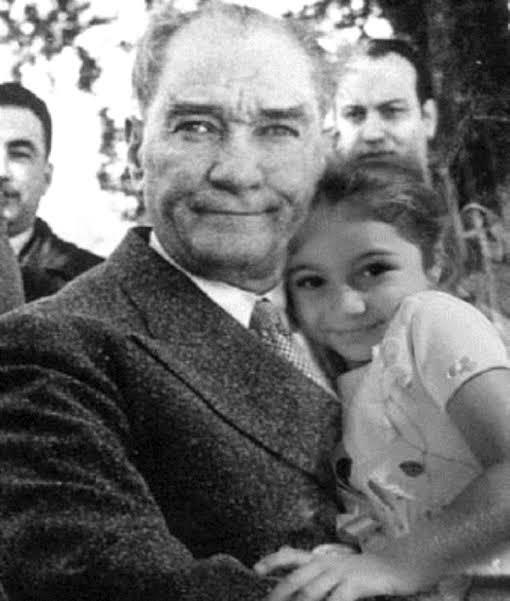 Cumhurbaşkanı Erdoğan'ın çocuklara davranışı sosyal medyada olay oldu! Sosyal medya ve muhalefet bazen abartmıyor mu sizce?
