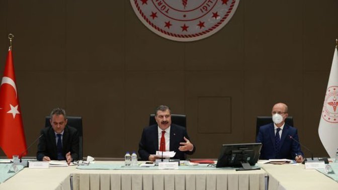 Üniversitelerde sınıftan biri Covid-19 olması durumunda tüm sınıf karantinaya alınacak. Ne düşünüyorsunuz?