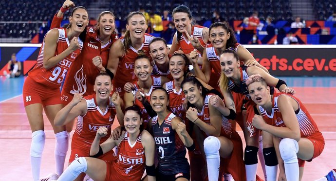 Hollandayı deviren Filenin Sultanları, Avrupa üçüncüsü oldu! Sizce emeklerinin karşılığını aldılar mı?