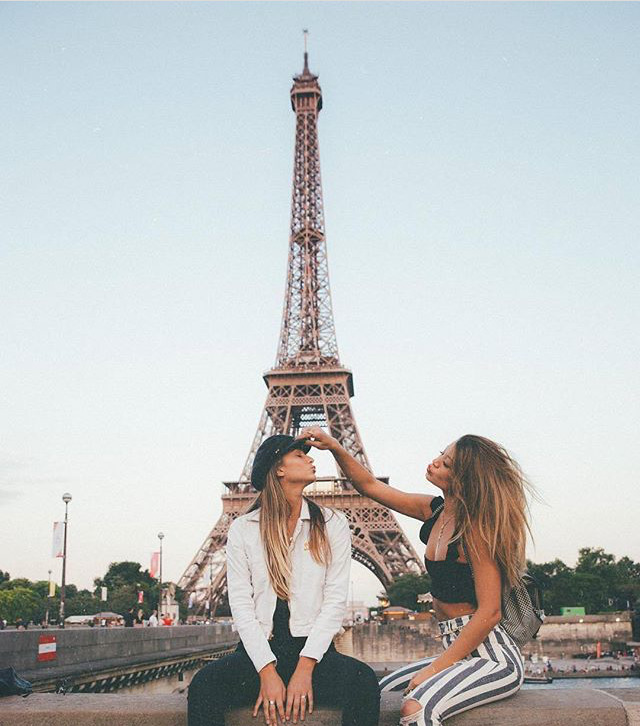 Paris’e sadece sevgiliyle mi gidilir yoksa arkadaş/aile ile de eğlenilebilir mi?
