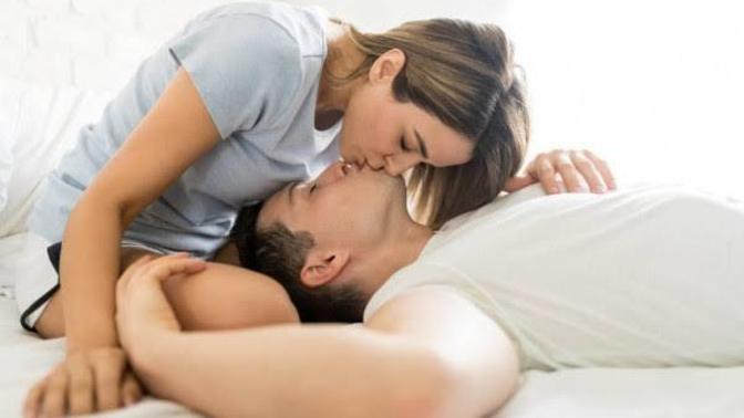 Sabah, öpücük yağmuruyla mı oral seksle mi uyandırılmak isterdiniz?