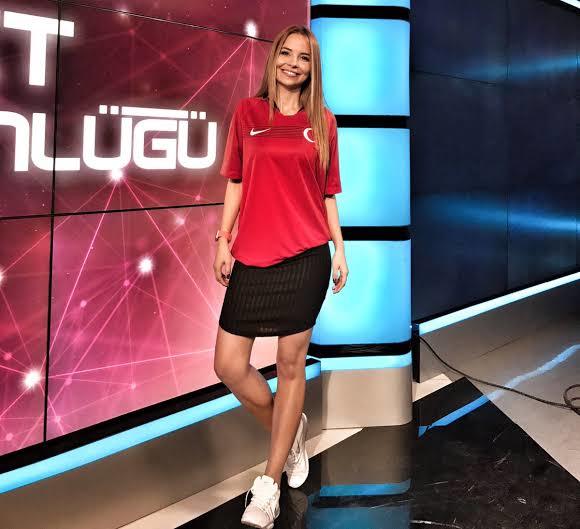 Milli heyecan başlıyor! Kimler formalarını giyip Hollanda - Türkiye maçını izleyecek?
