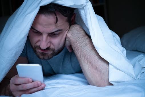 Telefonu açıp baktığında hiç kimsenin aramamış veya mesaj atmamış olması seni üzer mi?