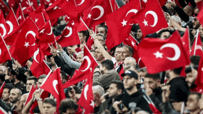 Yazılı olmasa da kabul görmüş bir sokak futbolu kuralı yazar mısınız?