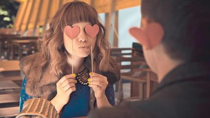 Fiziksel olarak tanışmadan aşkın var olabileceğine inanıyor musun?