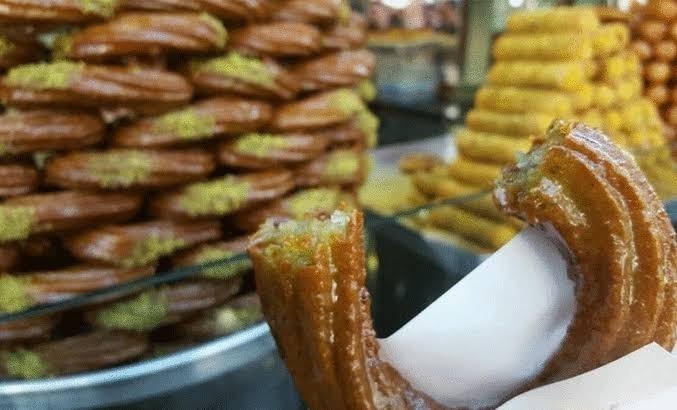 Rekorlar Gelsin:Bir oturuşta kaç tane halka tatlısı gömersiniz?