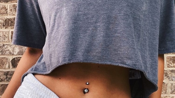Göbek piercing çekici midir?