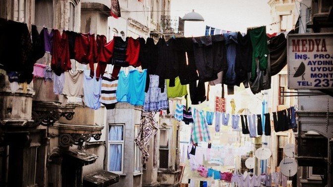Mahalleye boydan boya çamaşır asmış mıydınız?