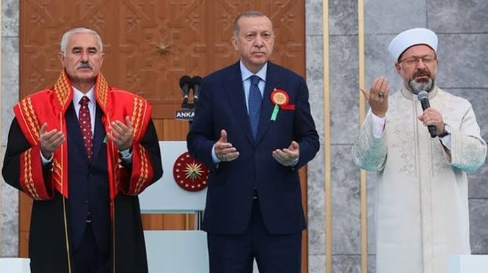 Türkiyeyi bekleyen büyük tehlike! Yarın bir gün iktidar anayasaya devletin dini İslam ibaresi ekleyelim derse halk onay verir mi?