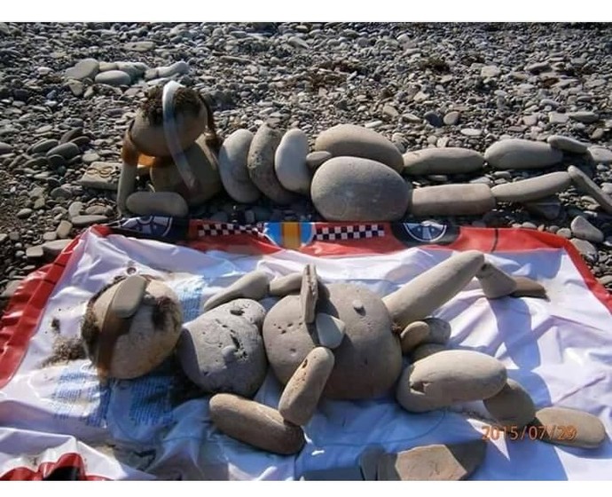 Sanat için soyunmak bu olsa gerek 😂😂