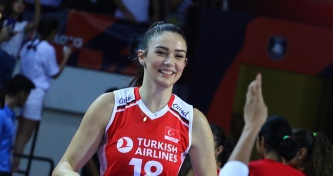 Kızlar Zehra Güneşle sevgili mi olmak istersiniz yoksa takımınızın şampiyonlar ligi şampiyonu olmasını mı?