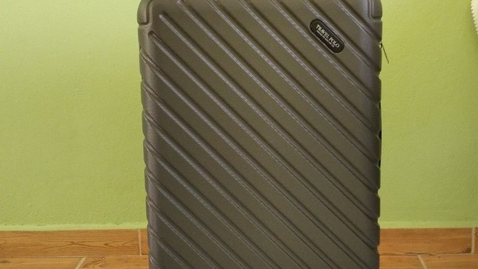 Üniversite için orta boy valiz aldım. Sizce boyu ideal mi? 