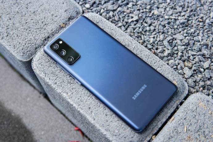 Arkadaşlar bana telefon önerir misiniz?