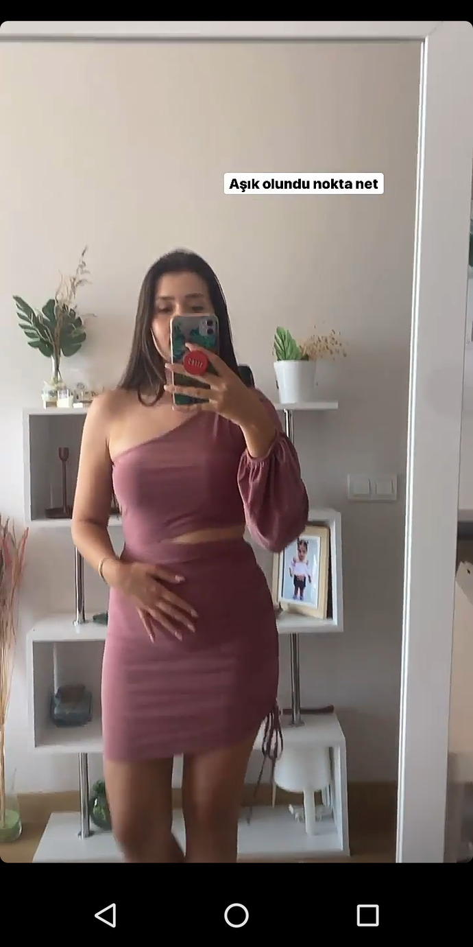 Erkek arkadaşımla küstük. Mesaj attırmak için sizce bu elbise nasıl?