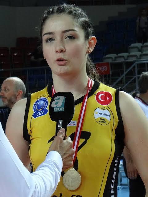 Voleybolcu Zehra Güneş sizce güzel bir kadın mı?