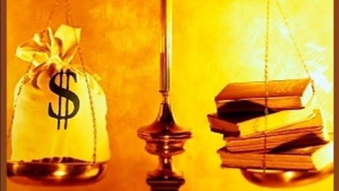 Yeni tanıştığınız insanlarda ilk hangisine bakarsınız? Ayda kaç lira maaş aldıklarına mı, ayda kaç kitap okuduklarına mı?