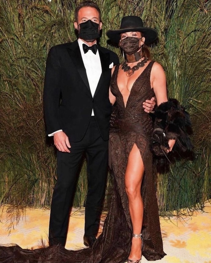Kostümleriyle geceye damgasını vuran Met Gala çiftleri! Senin favorin hangisi?