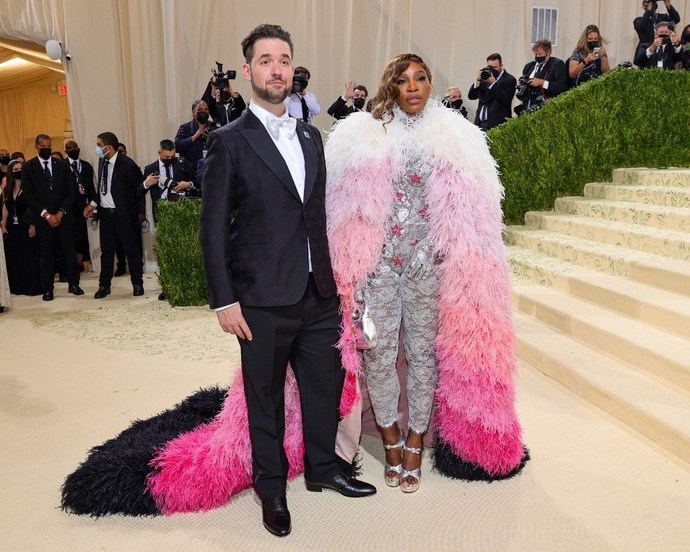 Kostümleriyle geceye damgasını vuran Met Gala çiftleri! Senin favorin hangisi?