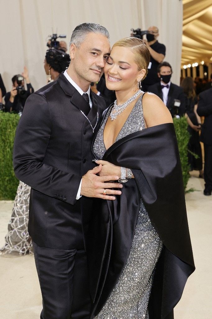 Kostümleriyle geceye damgasını vuran Met Gala çiftleri! Senin favorin hangisi?