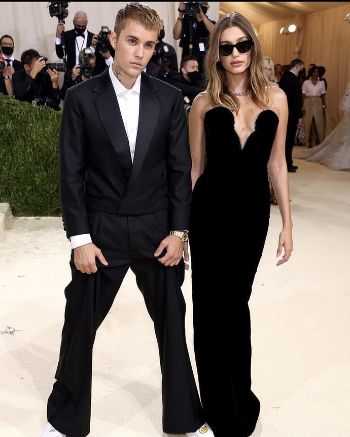 Kostümleriyle geceye damgasını vuran Met Gala çiftleri! Senin favorin hangisi?