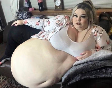 Bu kadın 1.75 boyunda ve tam tamına 259 kilo ağırlığında.