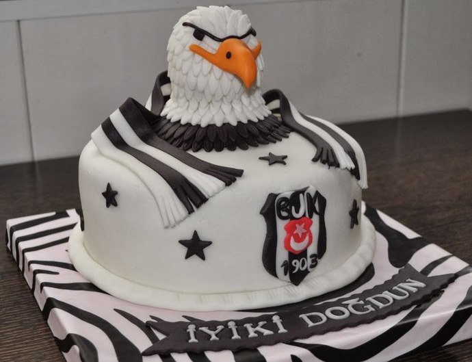 Beşiktaşlı sevgiliye doğum günü hediyesi önerisi?