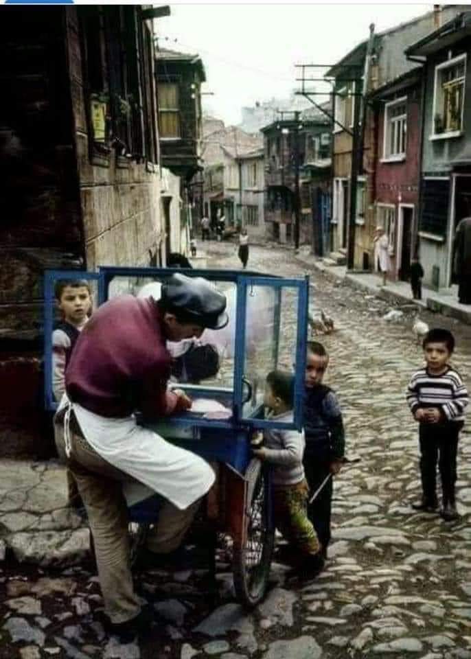 Çocukluğunu yaşayamayan çocuklar hakkında ne düşünüyorsunuz?