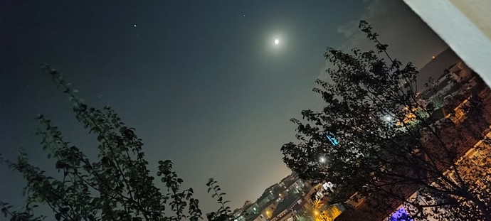 Bu gece hangi şarkı eşlik ediyor size?