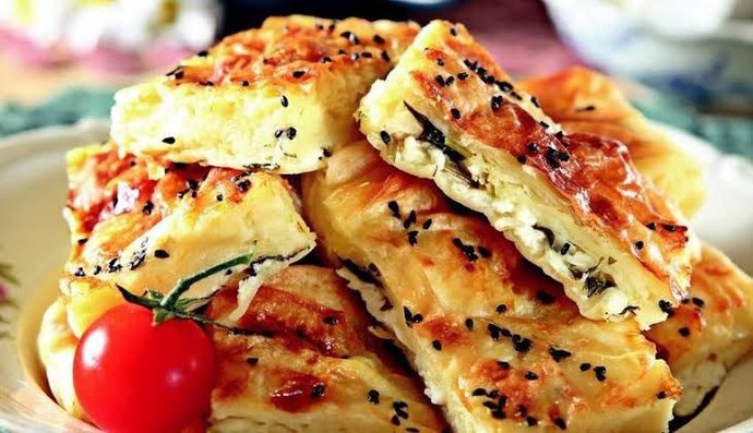 Sevgili börek çörek severler en çok içinde hangi malzeme seversiniz? sizce börek mi yoksa çörek mi?