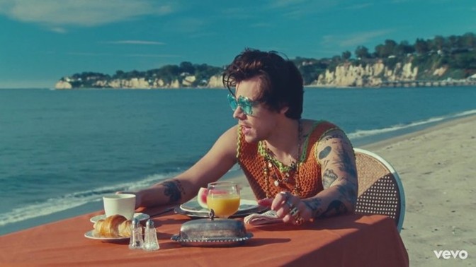 Harry styles'in watermelon sugar şarkısı ve klibi hakkında ne düşünüyorsunuz?