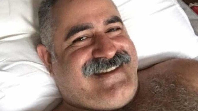 Kutudan beş yüz bin lira çıkarsa atlarım diyerek apartmandan aşağı atladı! İddiaya girer misiniz?
