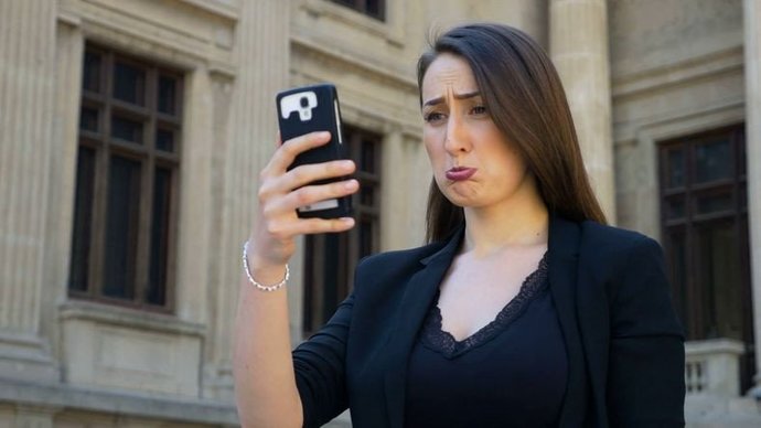 Telefonunuzun ön kamerası ile aranız nasıldır?