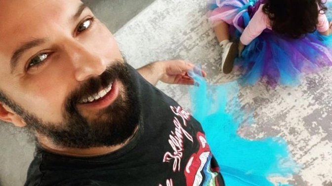 Tarkan çocuğu sevinsin diye tütü etek giydi! Sen de tütü etek giyer misin?