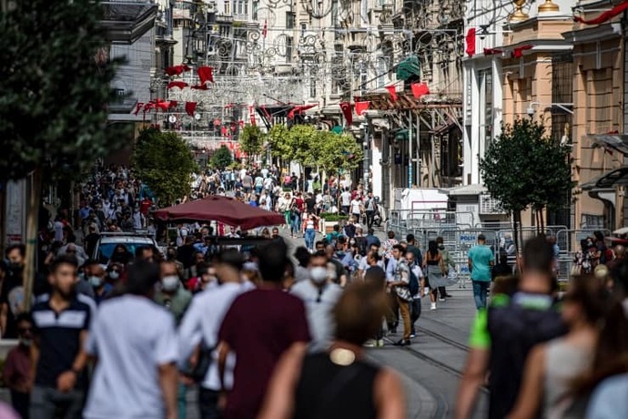 Araştırma: Toplum en çok ordu ve polise; en az medya ve siyasetçilere güveniyor. Siz en çok kime güveniyorsunuz?
