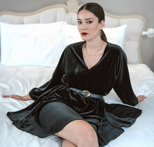 Pelin Akılı güzel ve çekici buluyor musunuz?