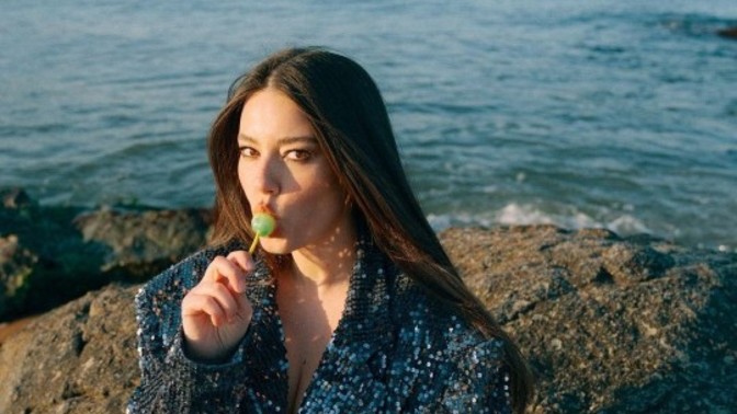 Pelin Akıl'ı güzel ve çekici buluyor musunuz?